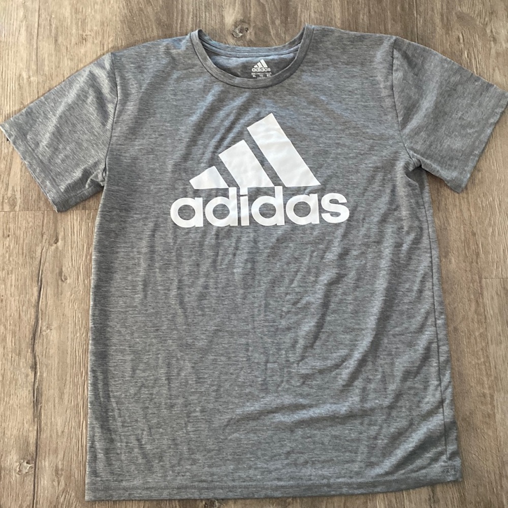 💜 FREE W/ PURCHASE 💜 ☠️ Boys Adidas Gray Athletic Shirt ☠️